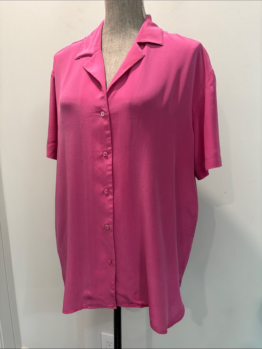 Aritzia Babaton Hot Pink Silk Button-Down Blouse Short Sleeve Medium - Picture 8 of 13